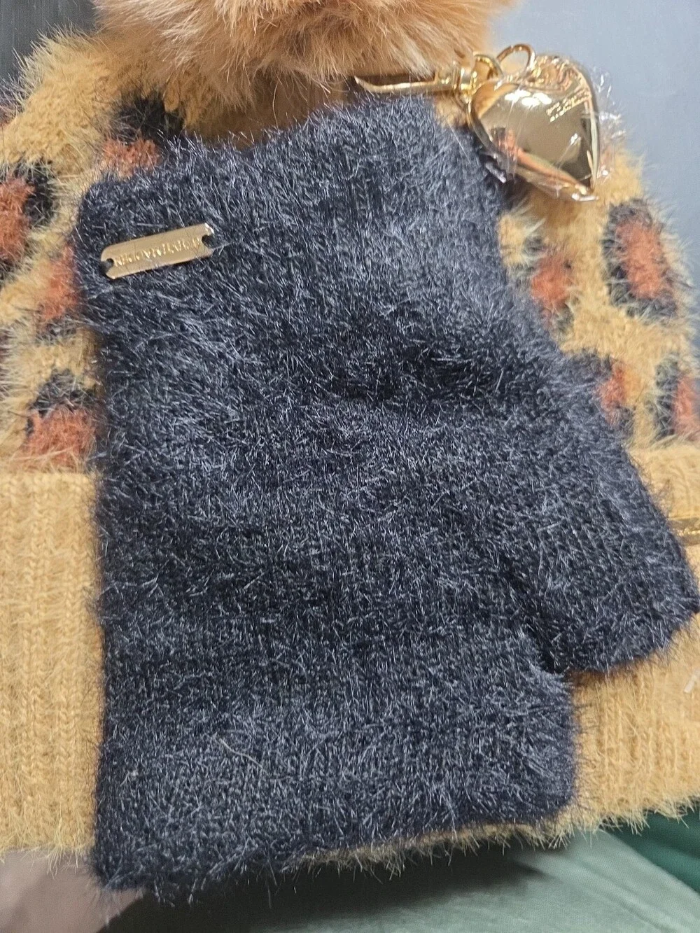 Steve Madden Beanie Fingerless Gloves Charm Set Black Leopard One Size - New